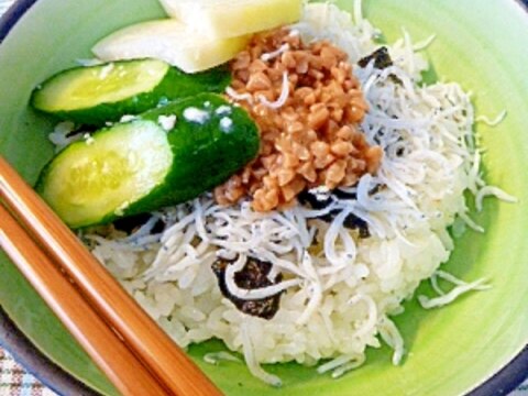 簡単1人ランチに☆しらす納豆丼